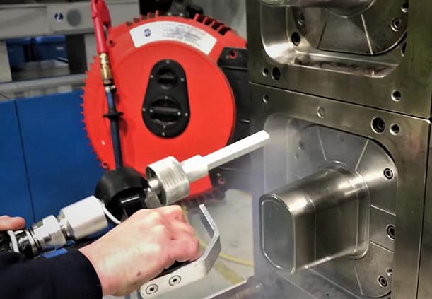 Plastic Injection Dry-Ice Cleaning