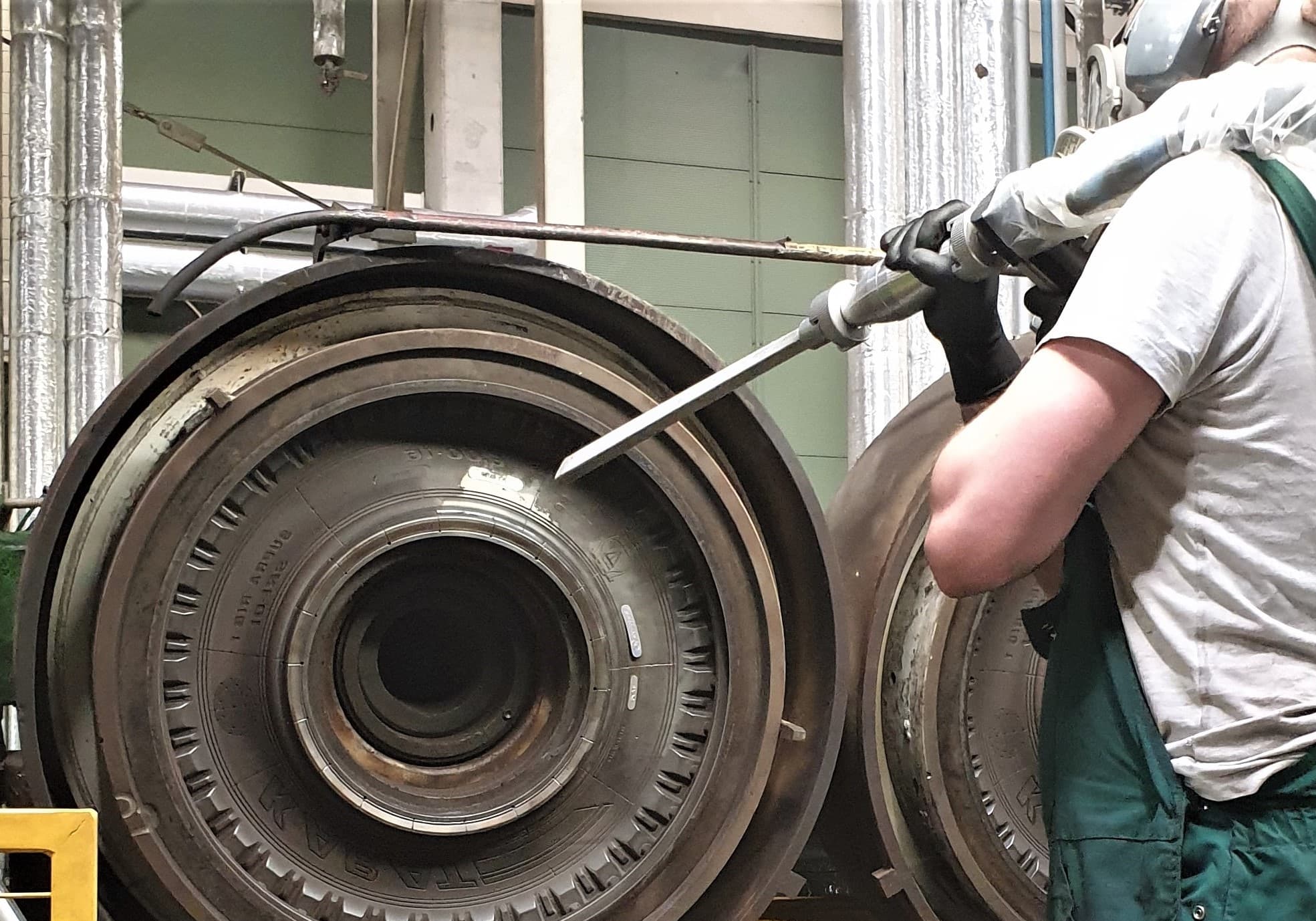 Nozzle targeting the vent ring and lettering on a tire mold