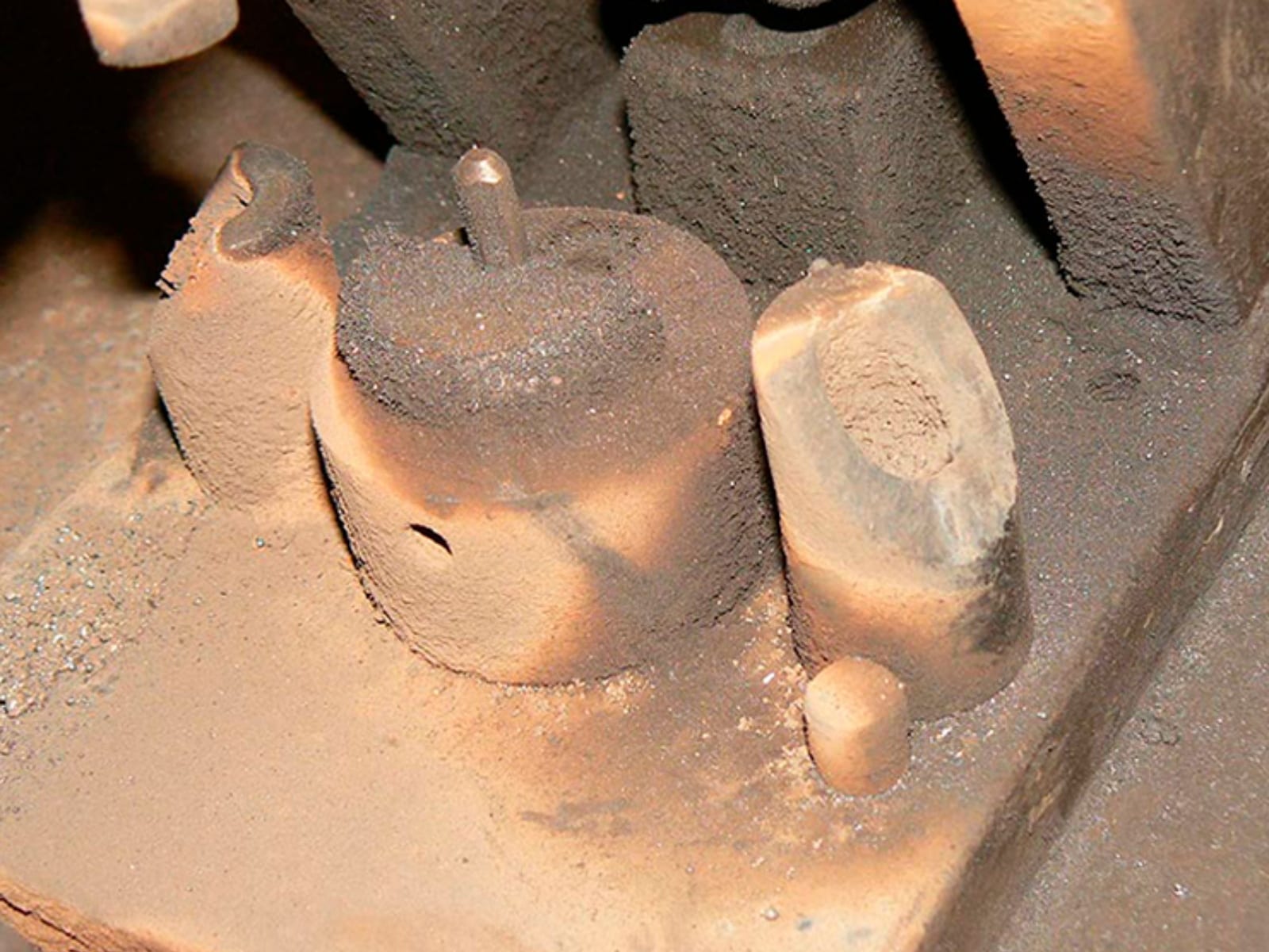 Automotive part before and after dry-ice blasting